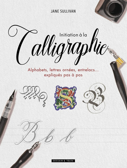 Front cover of Initiation à la calligraphie ; alphabets, lettres ornées, entrelacs... expliqués pas à pas
